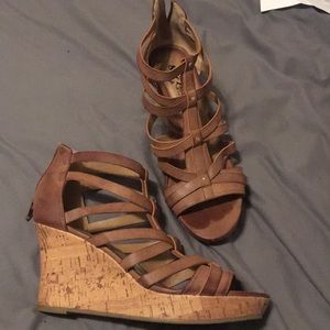 Brown wedge